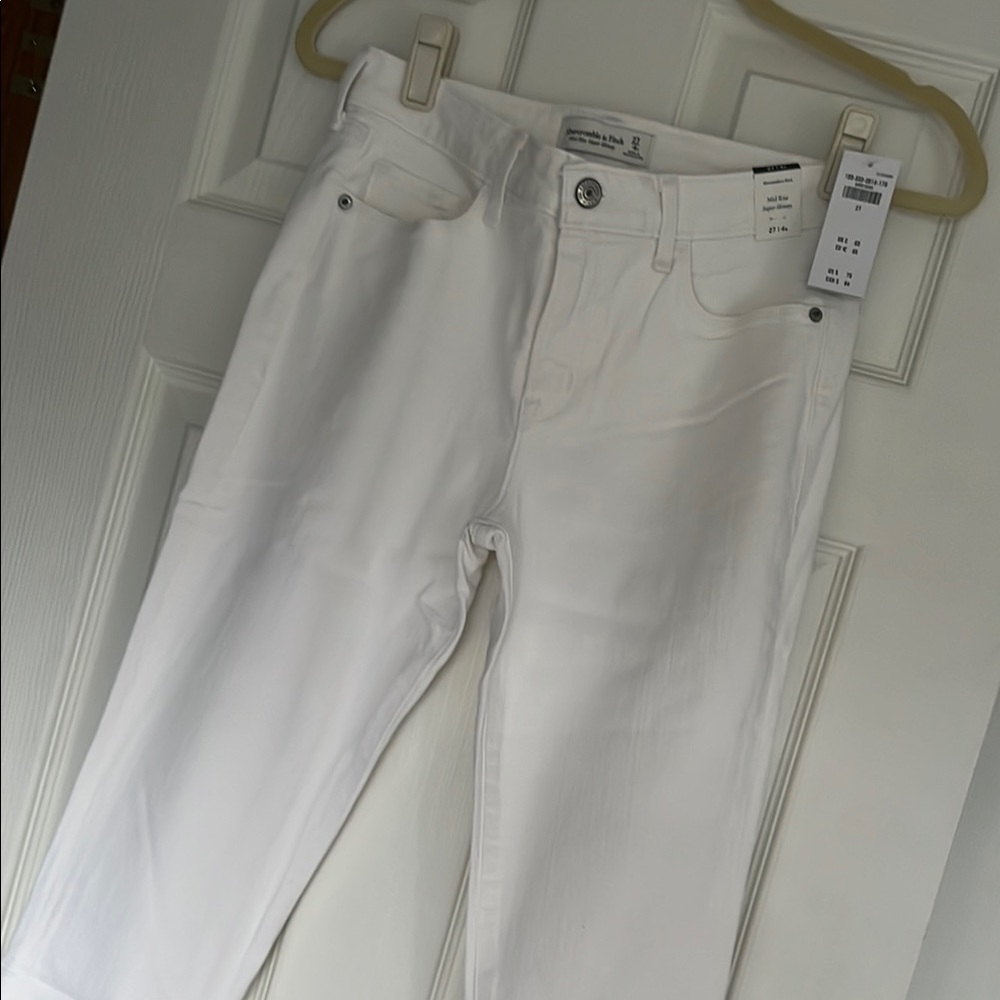 Crisp White Straight Leg Jeans with Tone-on-Tone Stitching